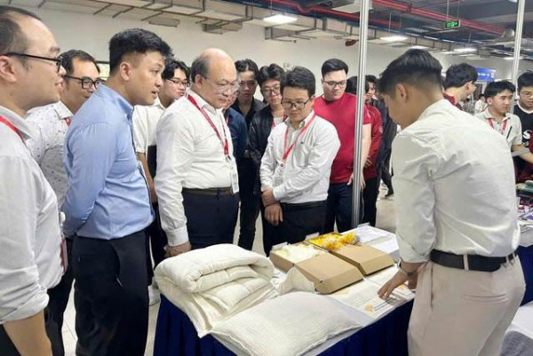HỘI NGHỊ SINH VIÊN NGHIÊN CỨU KHOA HỌC VÀ SÁNG TẠO 2025 - TRUYỀN THỐNG KIÊN TRÌ CÙNG TÌNH YÊU KHOA HỌC GIÚP TINH THẦN ĐỘT PHÁ VÀ SÁNG TẠO THĂNG HOA