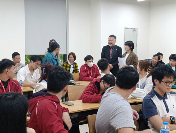 CÔNG TY KATO SEIDEN (NHẬT BẢN) GIỚI THIỆU CÔNG NGHỆ ĐÚC KHUÔN POLYME COMPOZIT SMC, NHỰA PDCPD VÀ ỨNG DỤNG CỦA NHỰA TĂNG CƯỜNG GRAPHITE