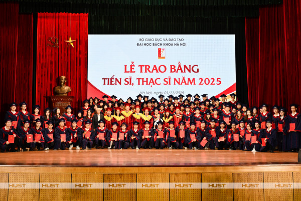 LỄ TRAO BẰNG TIẾN SĨ, THẠC SĨ NĂM 2025