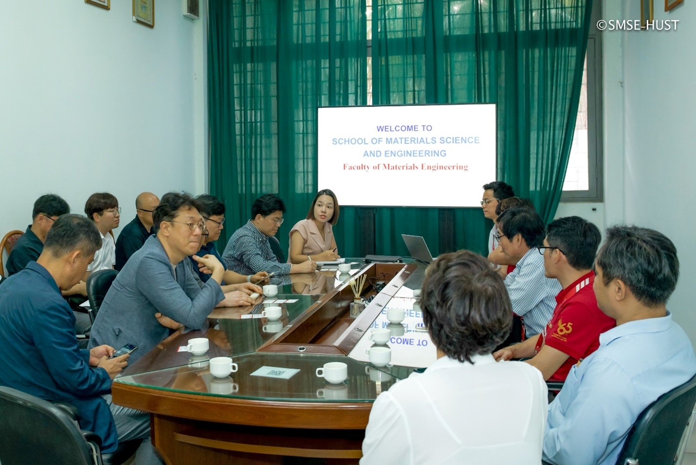 TRƯỜNG VẬT LIỆU VÀ CÁC CHUYÊN GIA HÀN QUỐC TRAO ĐỔI CƠ HỘI HỢP TÁC VỀ LĨNH VỰC VẬT LIỆU VÀ LUYỆN KIM