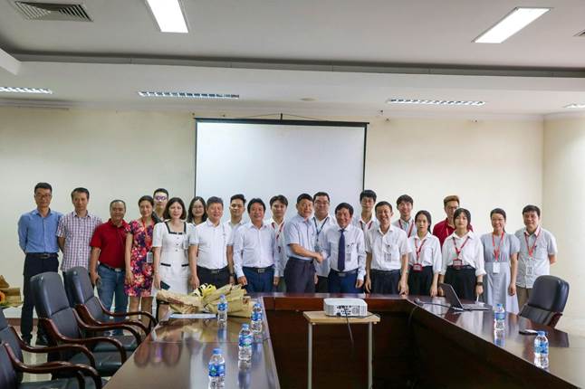 LỄ TRAO HỌC BỔNG DOANH NGHIỆP TÀI TRỢ SINH VIÊN CHUYÊN NGÀNH CÔNG NGHỆ VẬT LIỆU POLYME & COMPOZIT, SINH VIÊN NGÀNH KỸ THUẬT IN NĂM HỌC 2024 - 2025