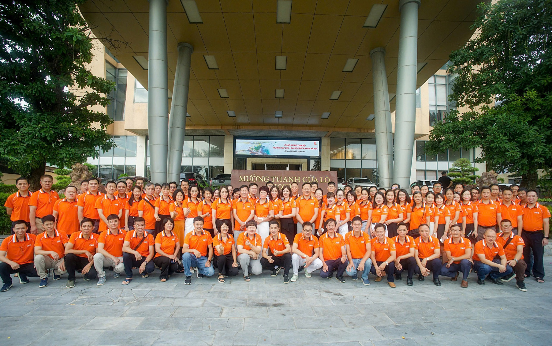 HỘI NGHỊ TỔNG KẾT NĂM HỌC 2024-2025 VÀ TRIỂN KHAI NHIỆM VỤ NĂM HỌC 2025-2026 CỦA TRƯỜNG VẬT LIỆU