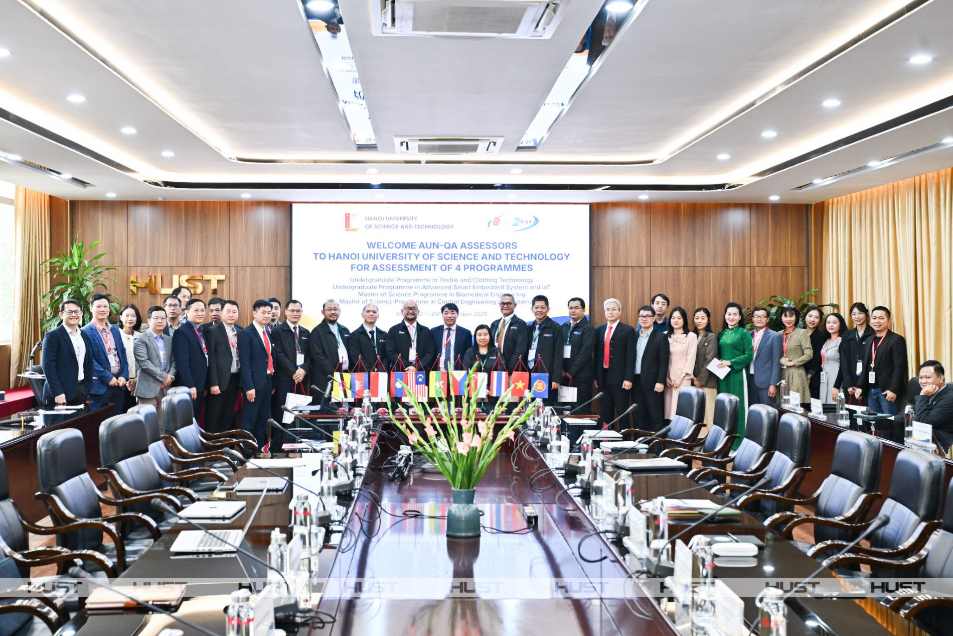 HOÀN THÀNH ĐỢT ĐÁNH GIÁ AUN-QA 2025 CHƯƠNG TRÌNH ĐÀO TẠO CÔNG NGHỆ DỆT MAY